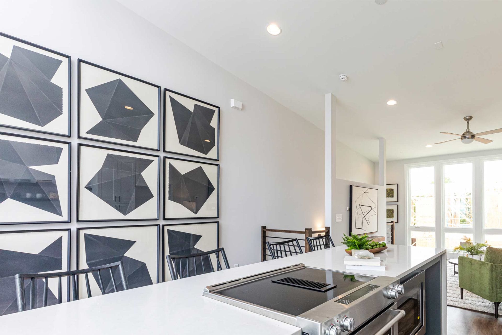 Step Inside a Sophisticated Modern Townhomeimage_block-block_942881478918174e1c4e35ca80d0f99d