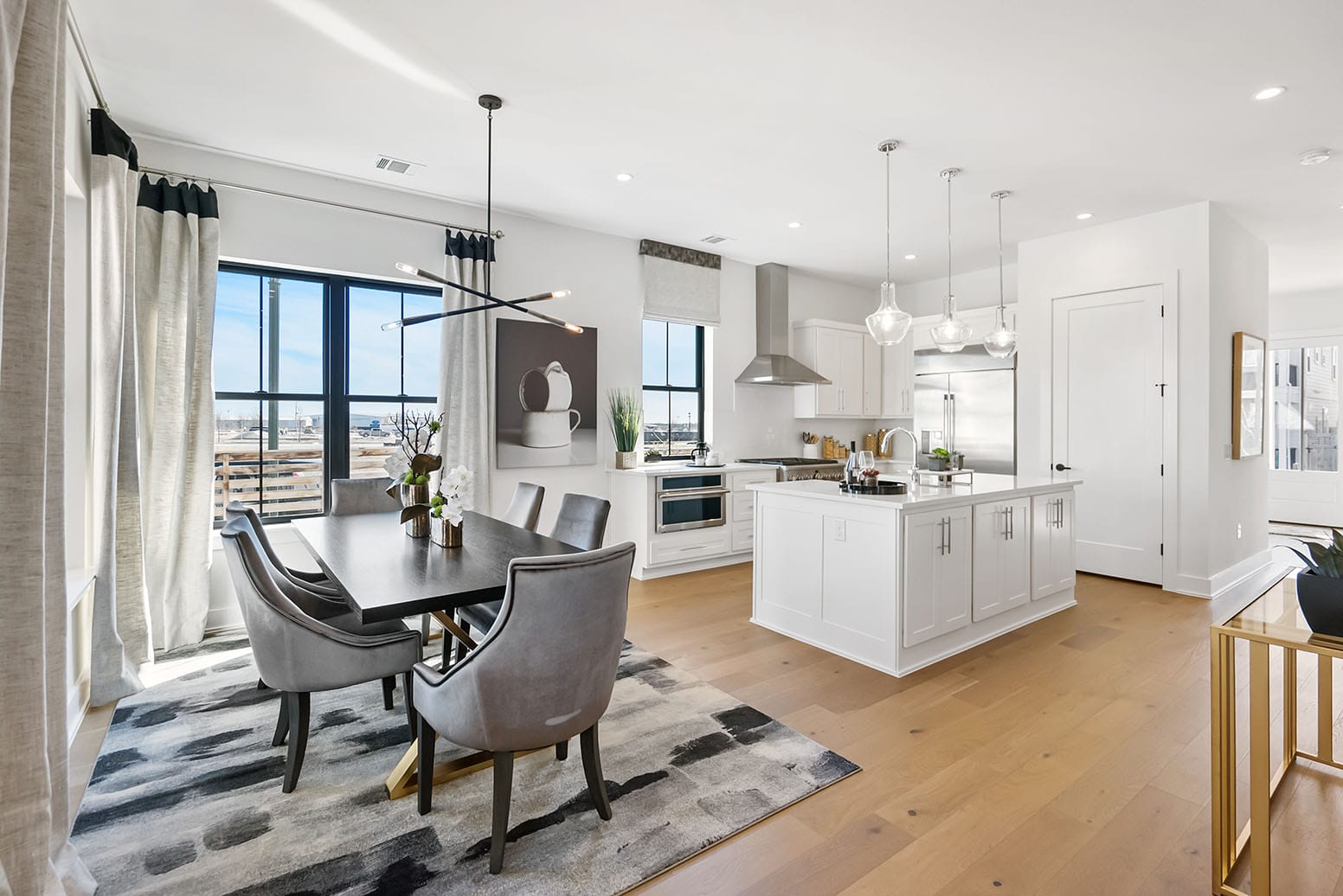 Get The Look: Modern Glamimage_block-block_179a62b892a436a40cfce1fb4aeea71b