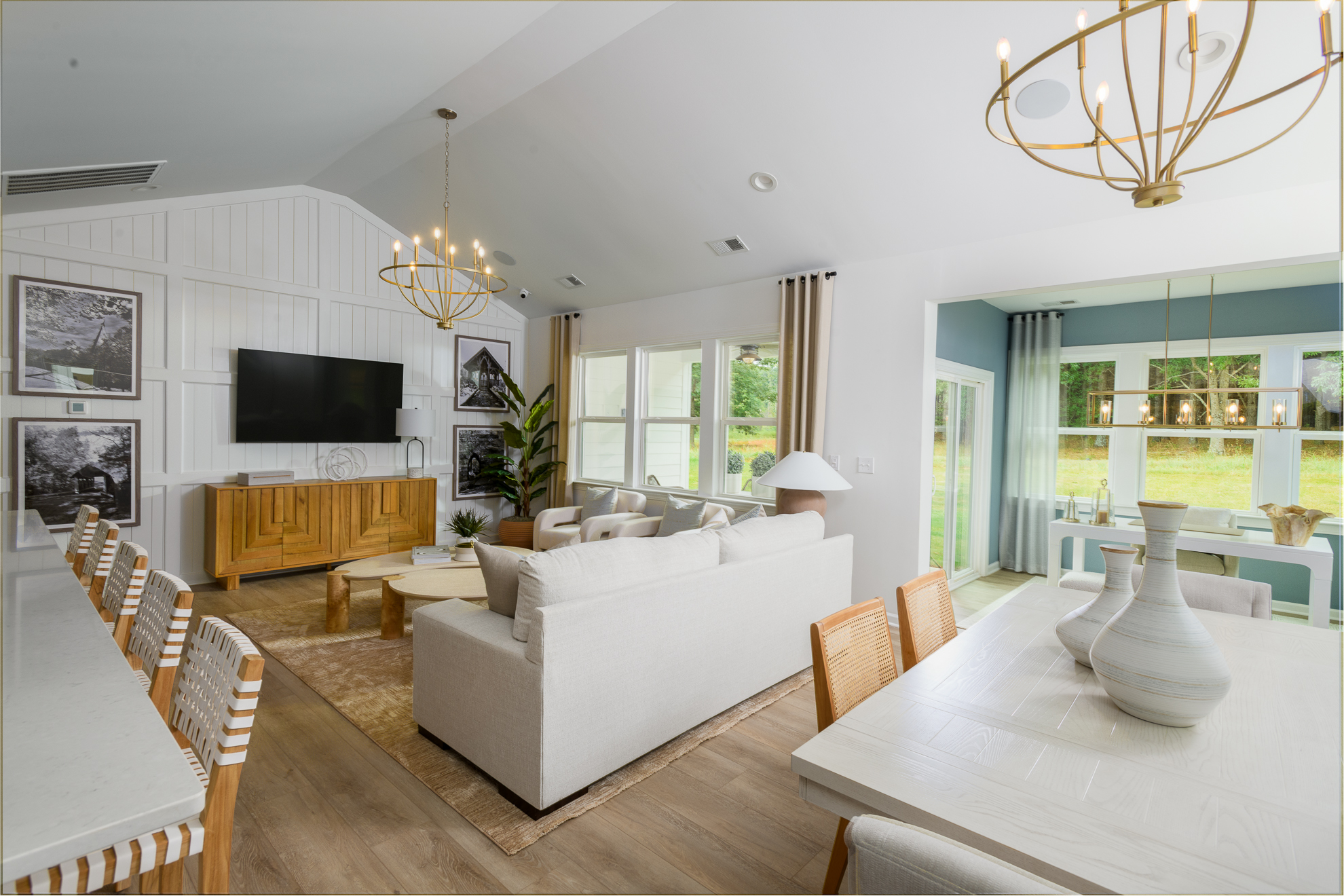 Abberly-Sunrise-PRO-dine-sunroom-family