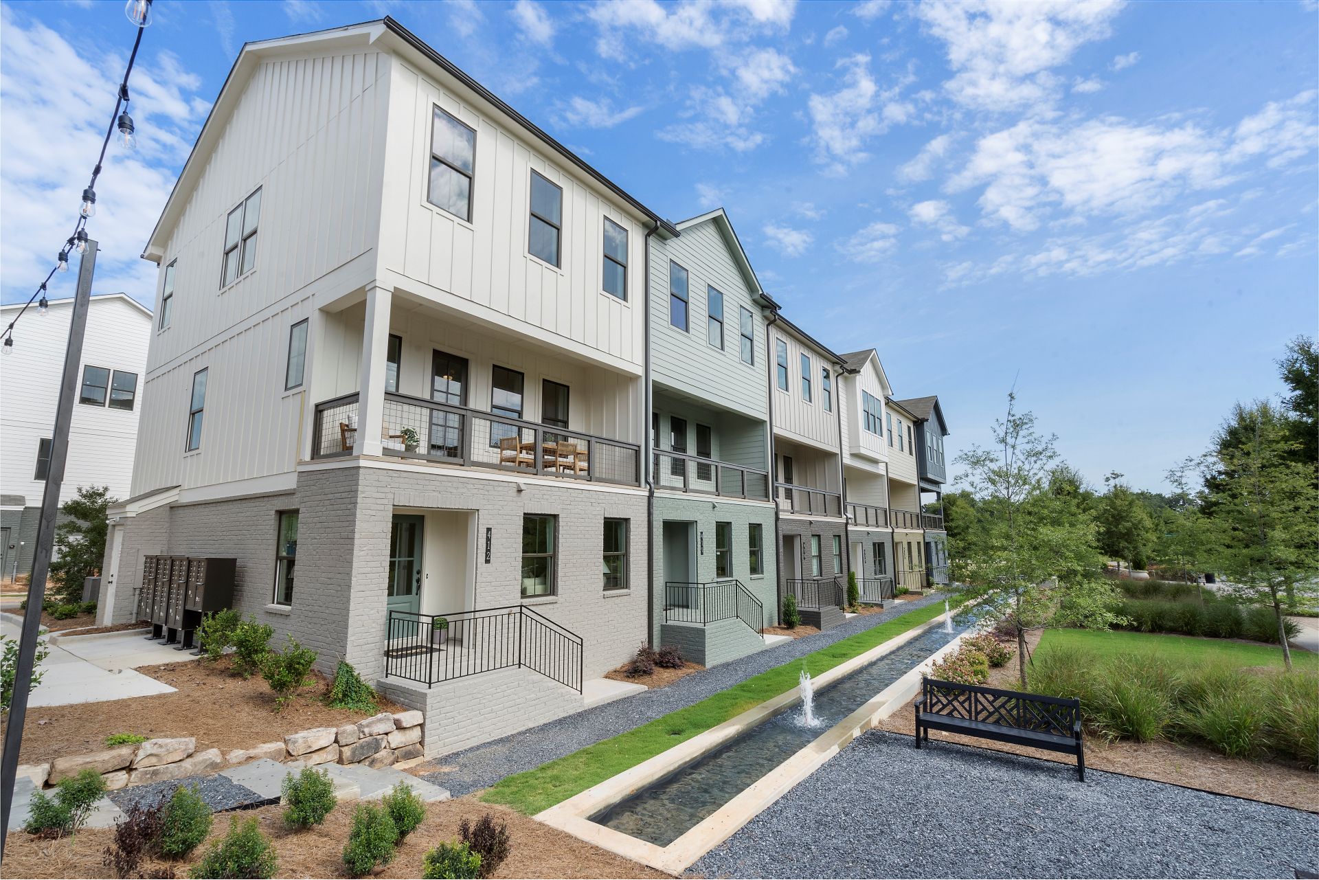 5-Argosy-exterior-homes-court-yard